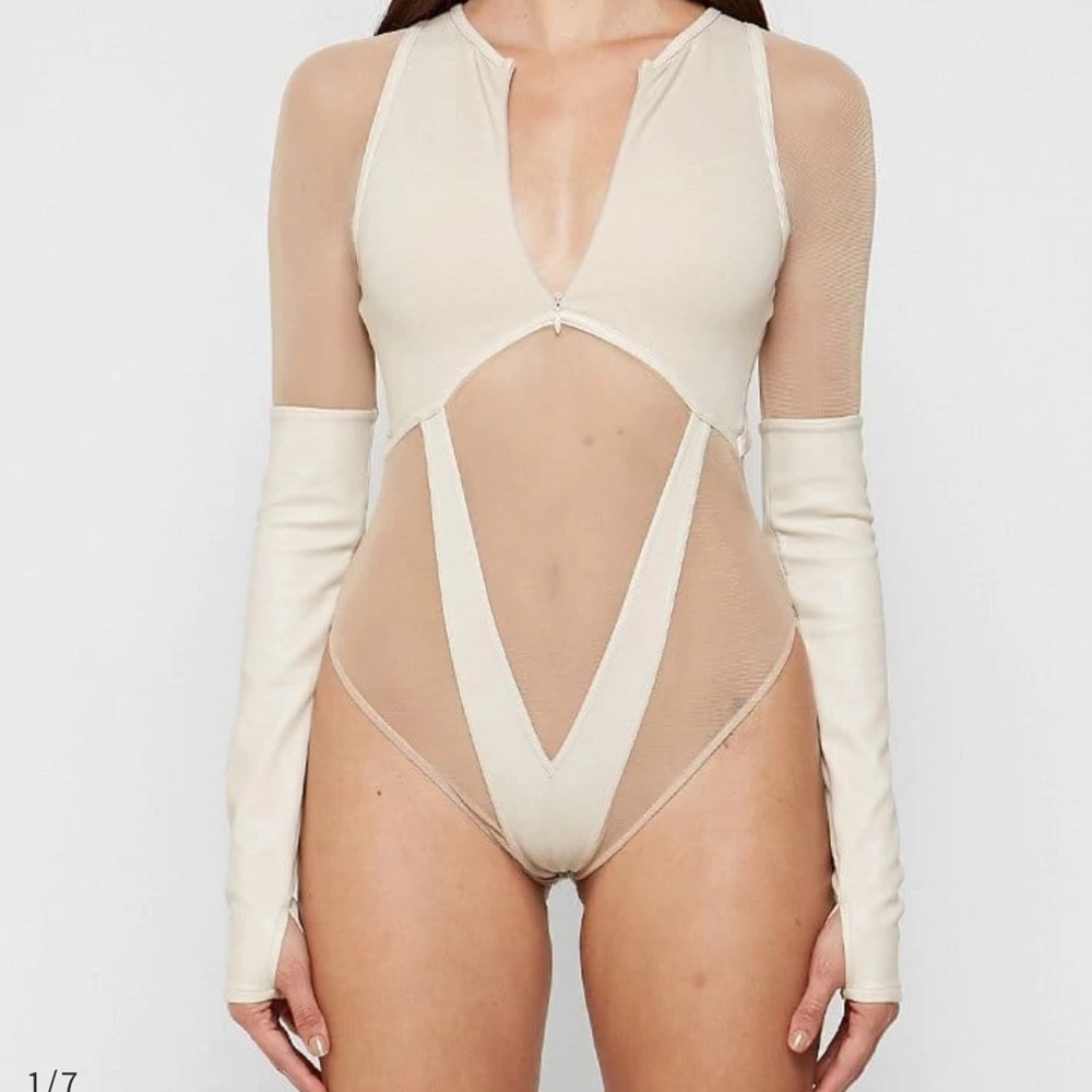 HIGH LEG EFFECT VEGAN LEATHER BODYSUIT - BEIGE